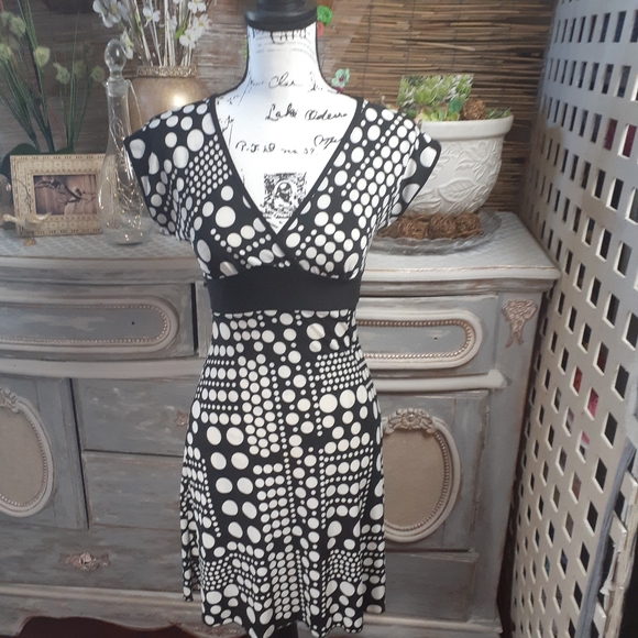 🌟5for25🌟B & W polka dot dress - Picture 2 of 5